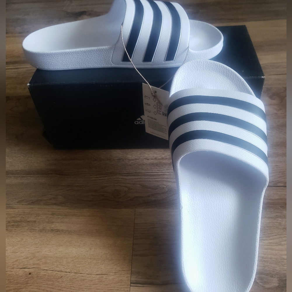 SOLD  New Women's Adidas slip on sz 8